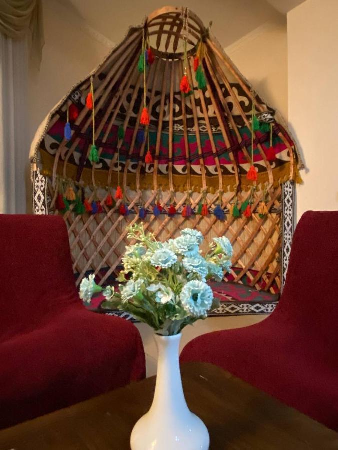 King House Hotel Bisjkek Eksteriør billede