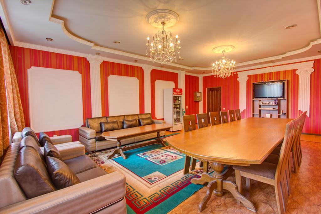 King House Hotel Bisjkek Eksteriør billede