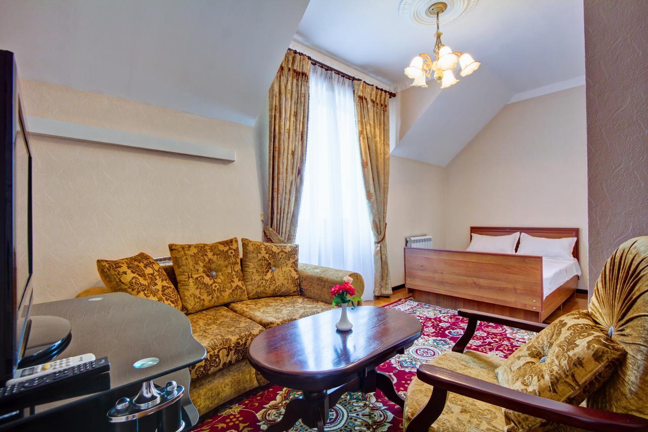 King House Hotel Bisjkek Eksteriør billede